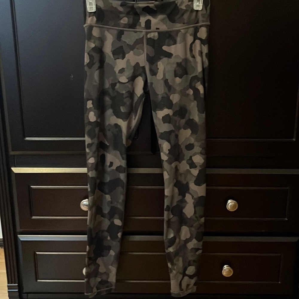Athleta girl camo leggings